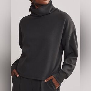 Rhone Dream Glow Mock Neck top charcoal gray size Large